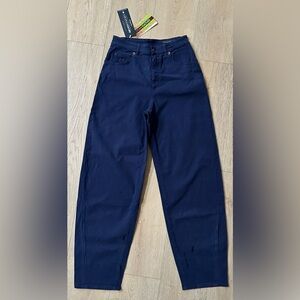 New Organic Barrel Jeans Carrot 28 cotton
Italian Designer European Culture  29”